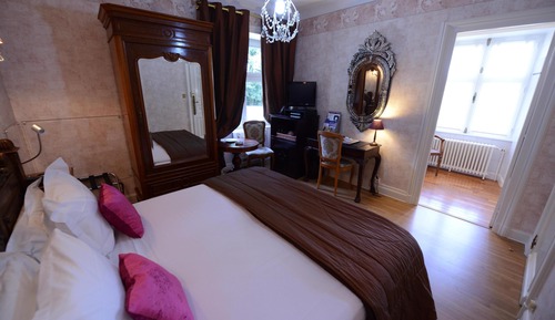 Standard Room, 1 King Bed, Garden View