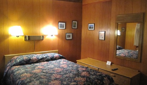 Inn Room, 1 Queen with Living Room & View