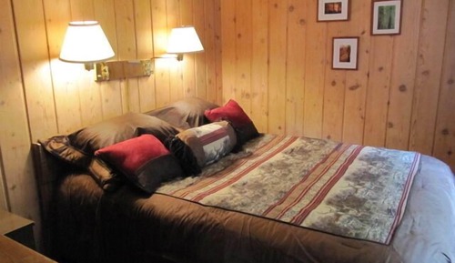 Fireplace Cabin #6, 2 Bdrm, Ktchn, Jetted Tub
