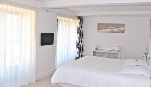 Suite with Private Terrace & Sea View