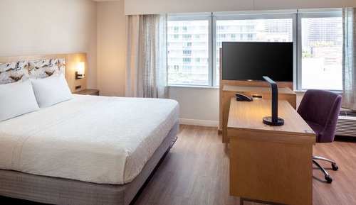 Elite Studio, 1 King Bed, Non Smoking