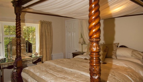 Four Poster Room