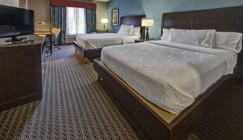 Room, 2 Queen Beds, Accessible (Roll-In Shower)