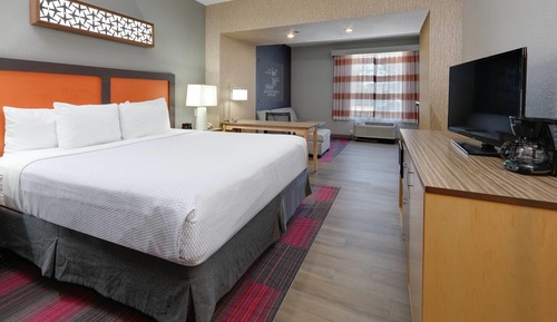 Executive Room, 1 King Bed, Accessible, Non Smoking (Mobility/Hearing, Tub w/Grab Bars)