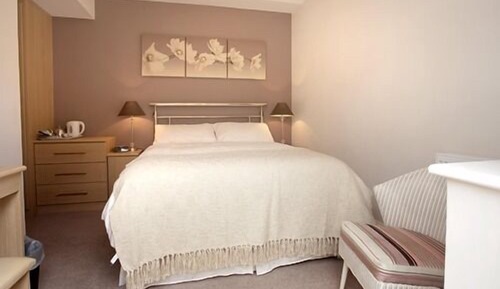 Comfort Double Room, Ensuite, Garden View (Cherry Blossom)