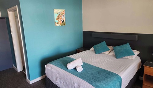 Queen or Twin Room with Pool View