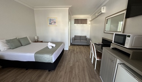 Queen or Twin Room with Pool View