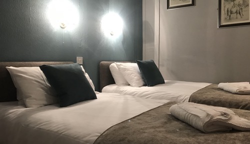 Double Room (Room above bar, can be noisy)