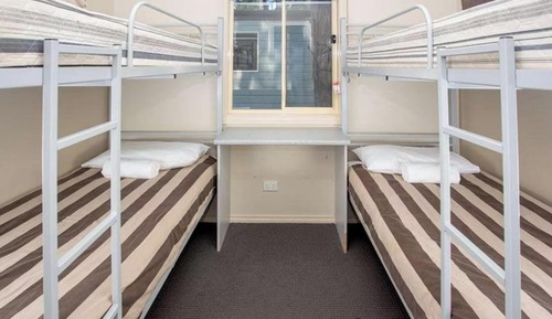 Superior 3 Bedroom Cabin - Sleeps 8