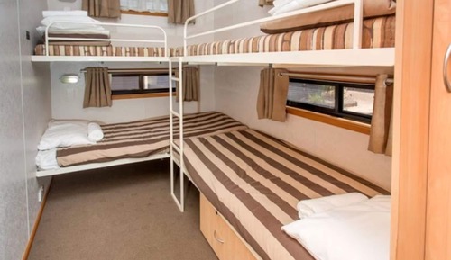 Superior 2 Bedroom Cabin - Sleeps 6