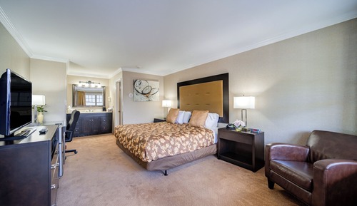 Standard Room, 1 King Bed, Second Floor