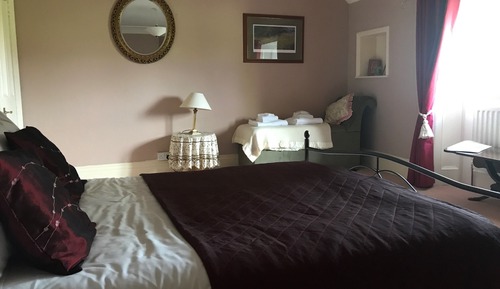 Classic Double Room, Shared Bathroom (Fiona)