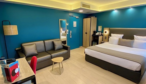 Executive Room (4 pax)