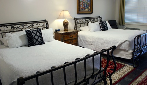 Studio Suite, 2 Queen Beds, Kitchen