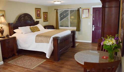 Standard Room, 1 King Bed