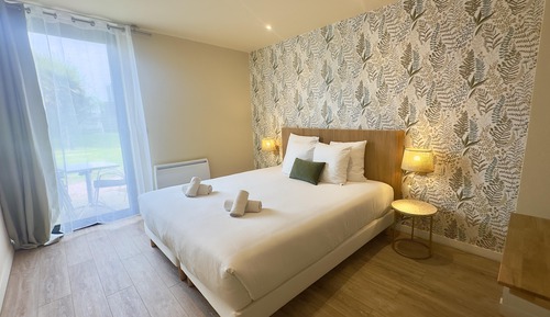 Superior Room, 1 King Bed, Non Smoking, Garden View