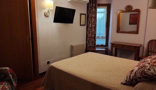 Double Room 1 bed Interior
