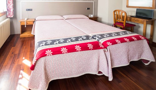 Double room with 2 beds exterior