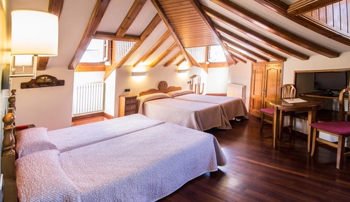 Family room 4 beds Attic Exterior