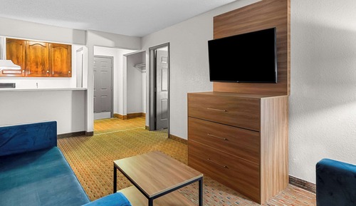 Suite, 2 Queen Beds, Non Smoking (Upgrade, Efficiency)