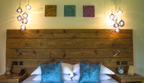 Luxury Bungalow, Hot Tub (Long Mynd Garden Room)