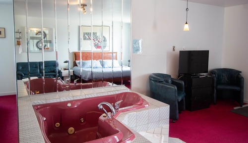 Honeymoon Studio, 1 King Bed, Hot Tub