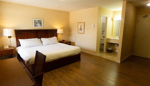 Standard Room, 1 King Bed