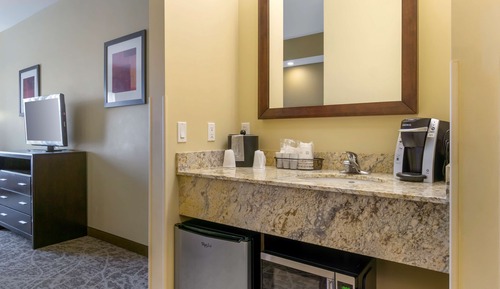 Suite, Multiple Beds (2 Kings), Non Smoking, Refrigerator & Microwave