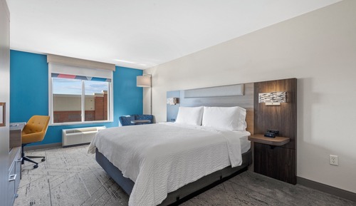 Standard Room, 1 King Bed (Extra Floor Space)