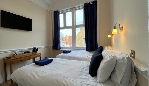 Superior Twin Room, Ensuite, City View (Executive Twin)