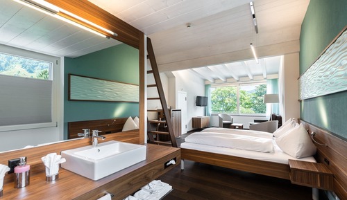 Familiensuite mit See- und Dorfblick