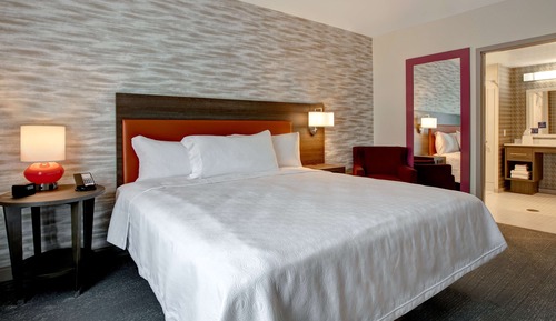 Suite, 1 King Bed, Accessible (Mobility & Hearing, Roll-in Shower)