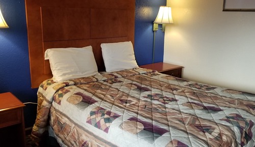 Standard Single Room, 1 Queen Bed, Smoking