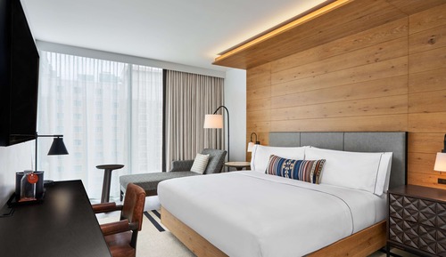 Premium Room, 1 King Bed, River View