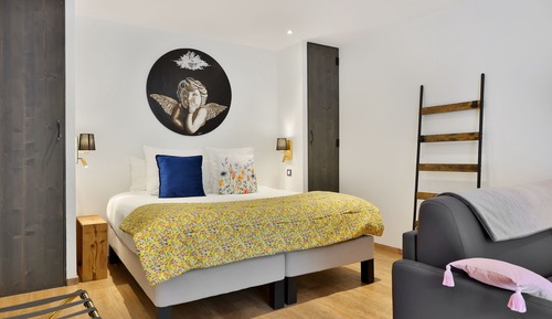 Comfort Studio, 1 King Bed, Pool View