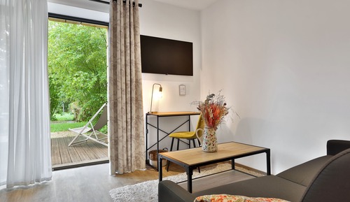 Comfort Studio, 1 King Bed, Garden View