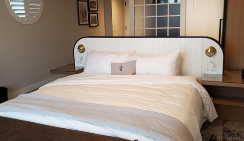 Room, 1 King Bed, Corner, Marina View