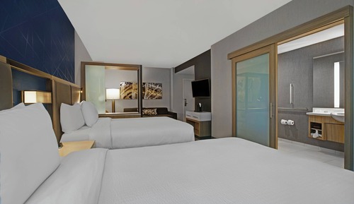 Studio, 2 Queen Beds (Mobility/Hearing Access, Roll-in Shwr)