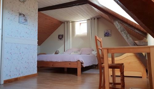 Family Room (Au Champ Fleuri)