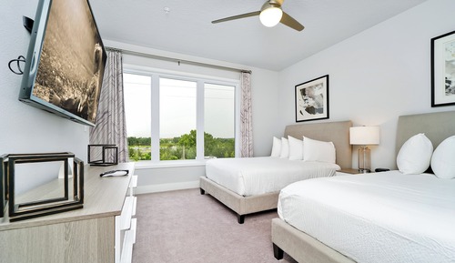 Luxury Condo, 4 Bedrooms, Pool Access (Two Story)