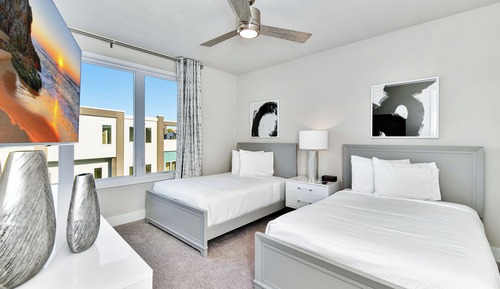 Luxury Condo, 5 Bedrooms, Pool Access (Two Story)