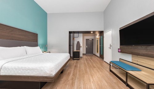 Room, 1 King Bed, Accessible (Mobility & Hearing, Roll-In Shower)