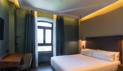 Single Room, Sea View