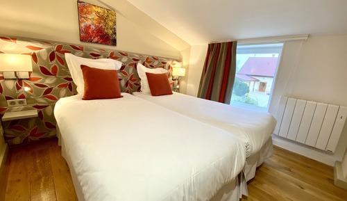 Panoramic Apartment, Ensuite, Courtyard View