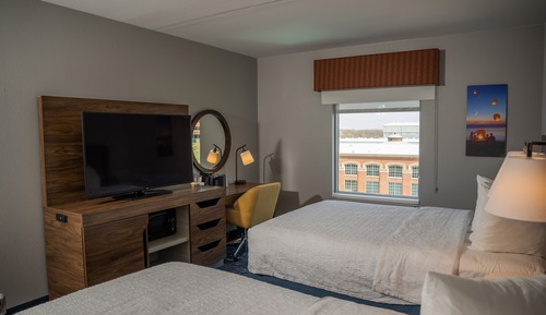 Room, 2 Queen Beds, Accessible, Bathtub