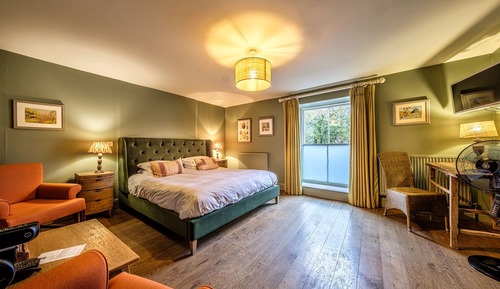 Deluxe Double or Twin Room