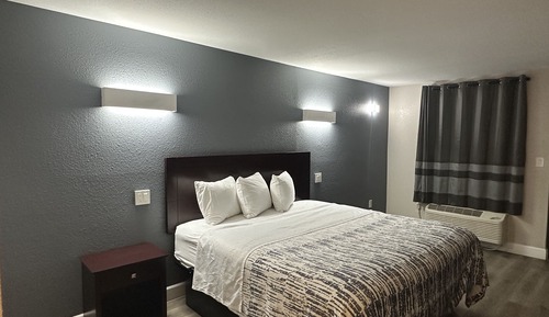 Deluxe Room, 1 King Bed, Accessible, Non Smoking