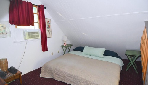 House, Multiple Beds (River Time Cabin -Time floats away!)