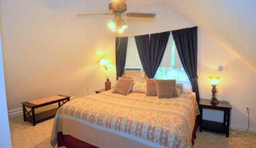 House, Multiple Beds (Trails End River Retreat - Riverside)