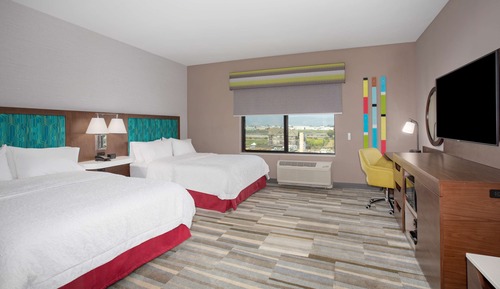 Room, 2 Queen Beds, Accessible, Bathtub